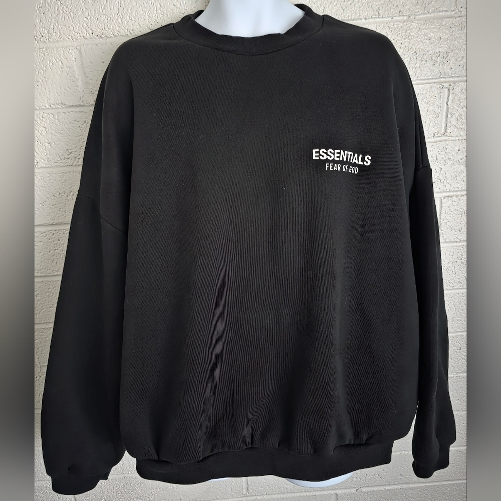 Fear of God Essentials Classic Fit Logo Graphic Sweatshirt - Picture 4 of 9